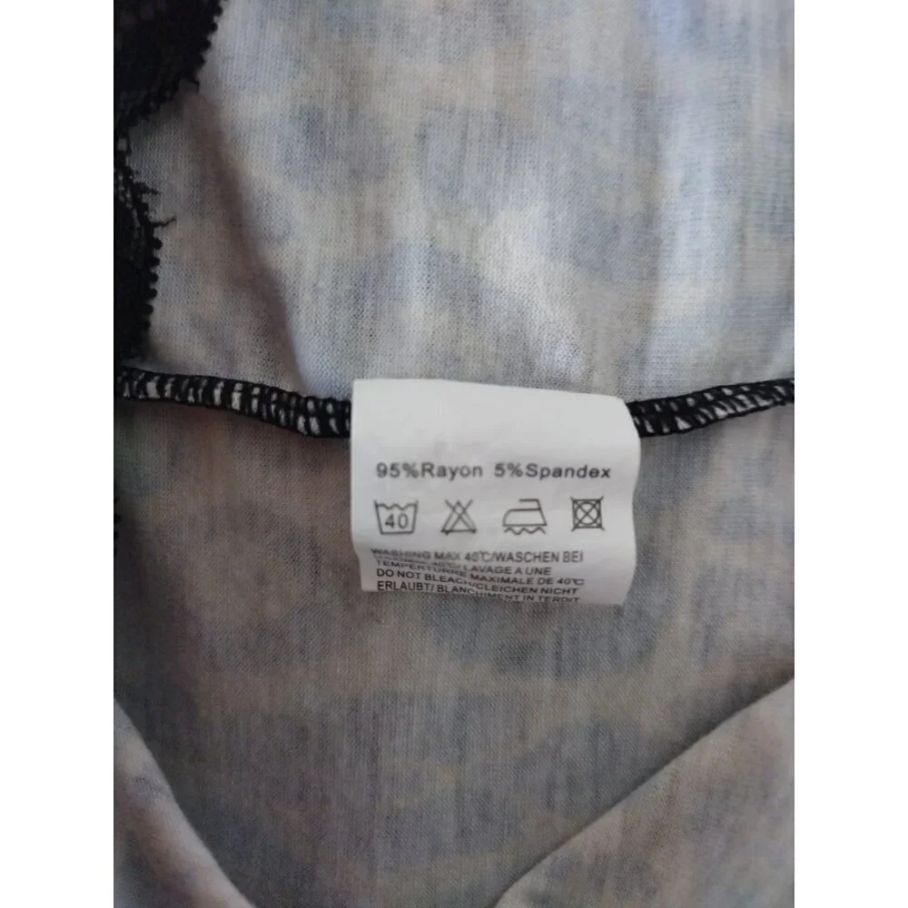 Men's camouflage drawstring hoodie, cotton and polyester, size M, NWOT.